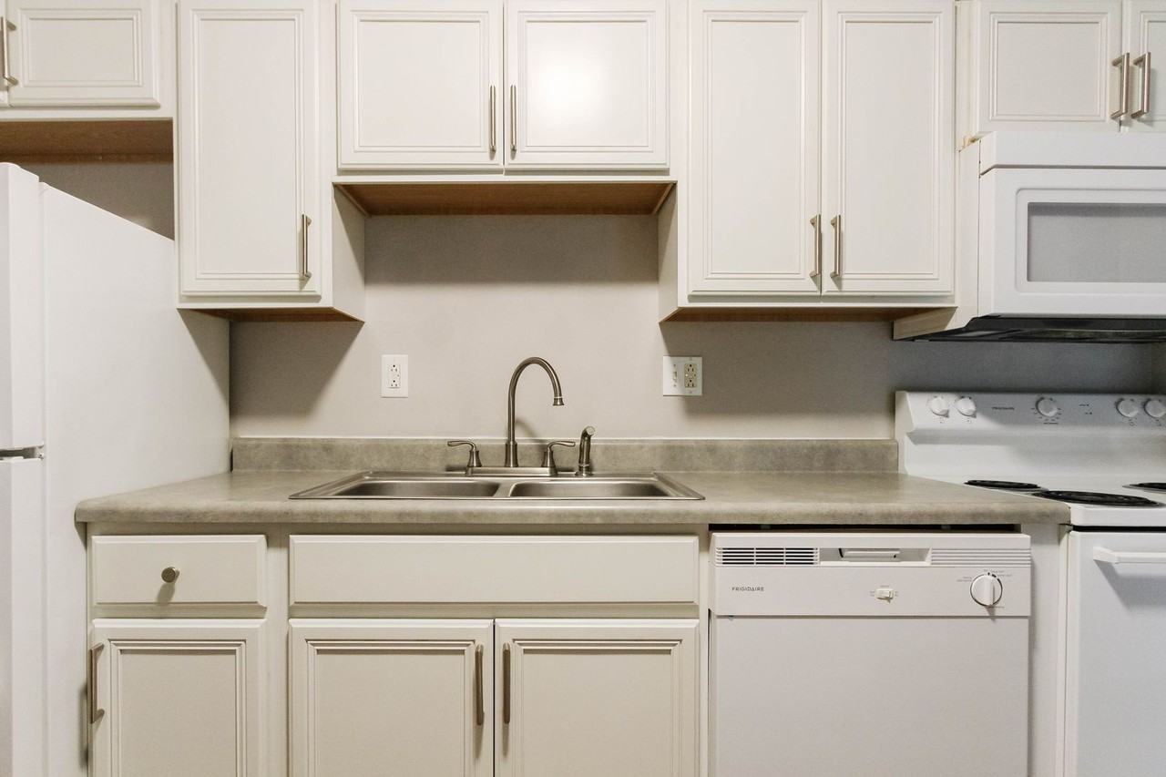 1408 W White River Blvd #7 - Photo 7 of 8