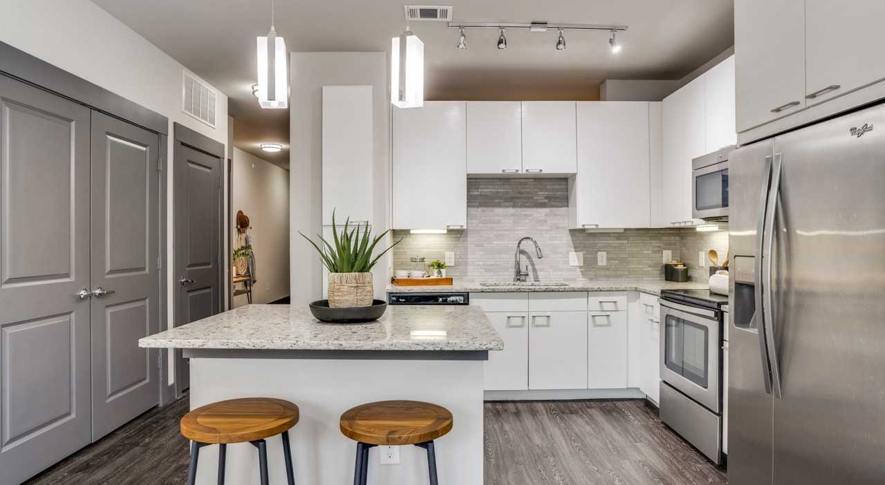 Congress Avenue - Photo 2 of 9