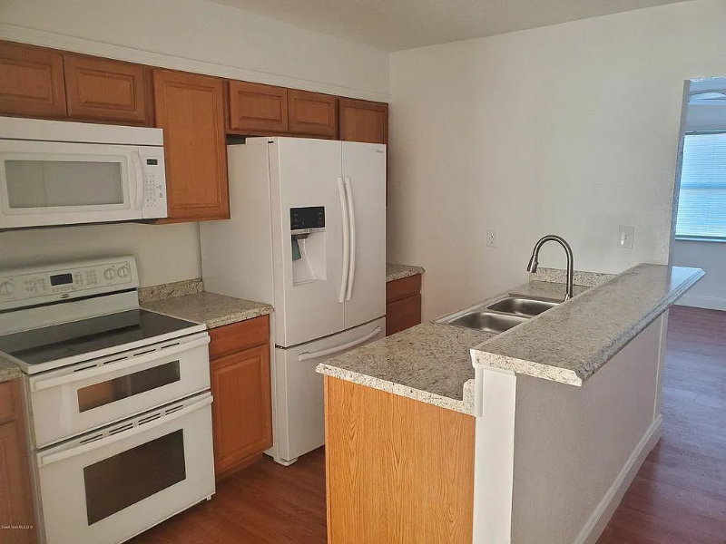 504 N Georgia Ave - Photo 2 of 8