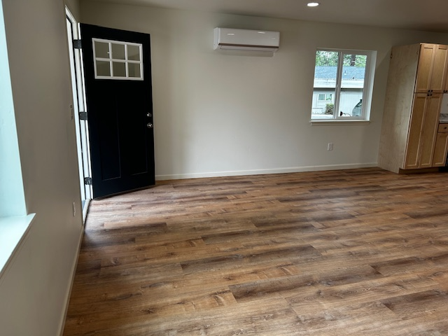 376 Harriet St - Photo 3 of 14
