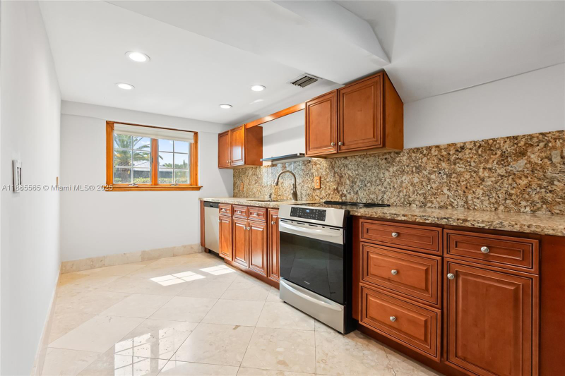 2530 Okeechobee Ln - Photo 2 of 20