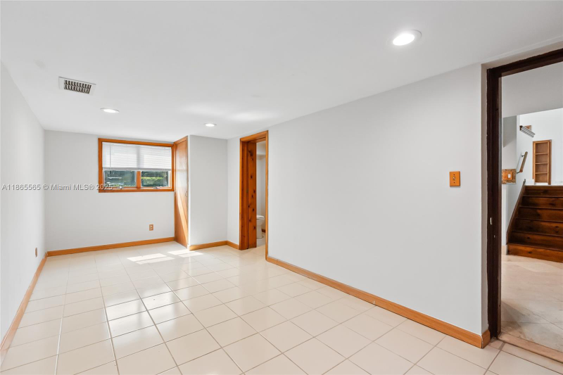 2530 Okeechobee Ln - Photo 4 of 20