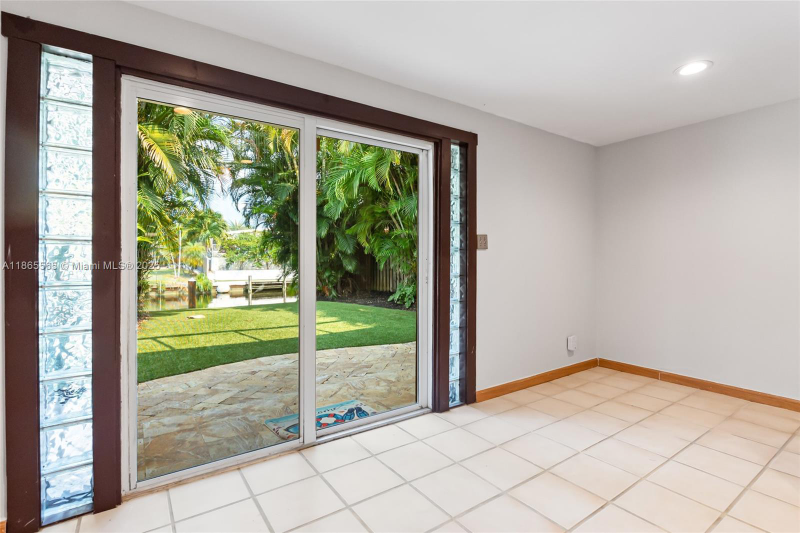 2530 Okeechobee Ln - Photo 6 of 20