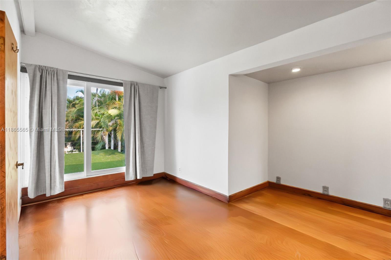 2530 Okeechobee Ln - Photo 7 of 20