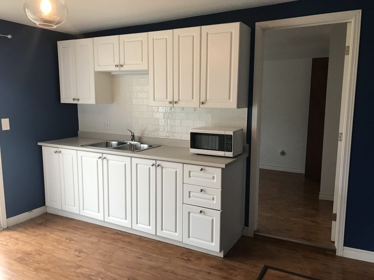 232 University Avenue West - Photo 2 of 8