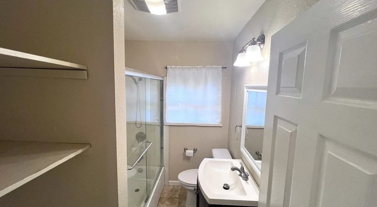 1923 E St #NA - Photo 3 of 13