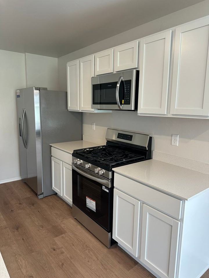 828 Ne 102nd Ter - Photo 7 of 19