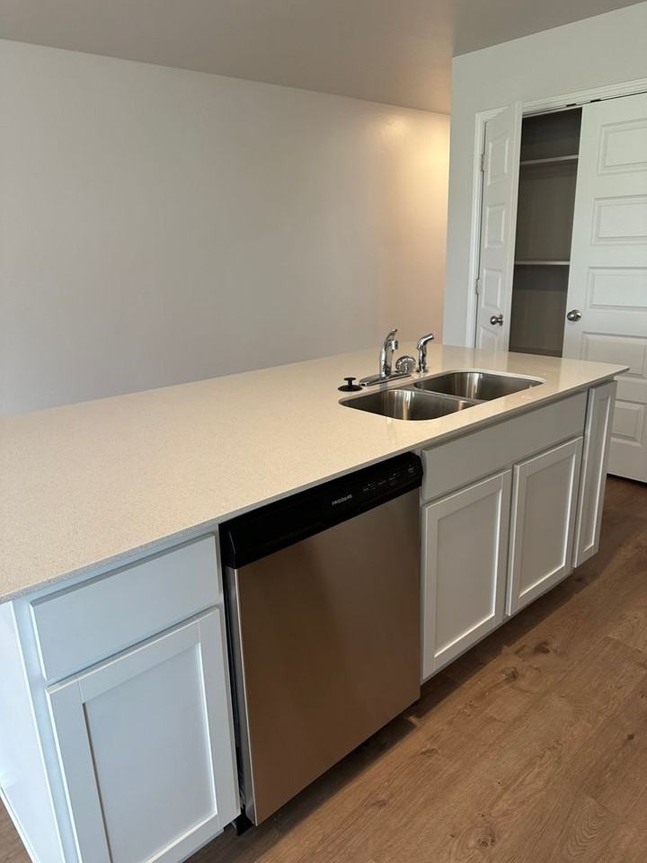 828 Ne 102nd Ter - Photo 6 of 19