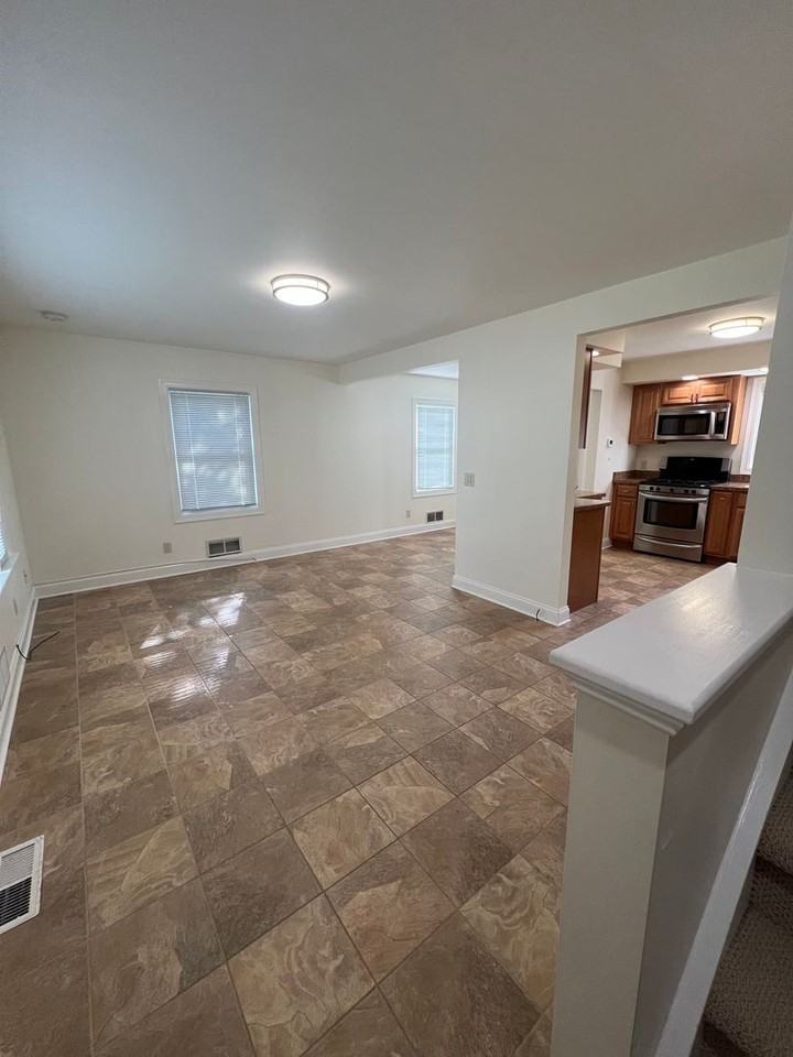 155 Lattimore Rd - Photo 2 of 22