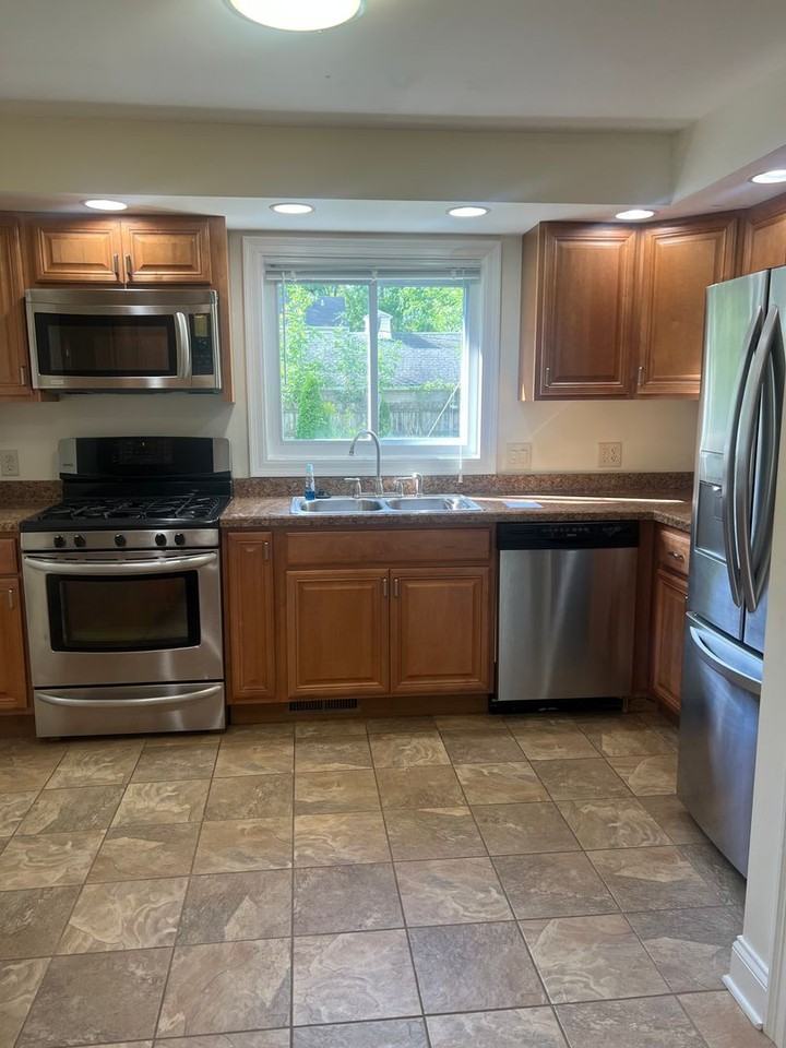 155 Lattimore Rd - Photo 4 of 22