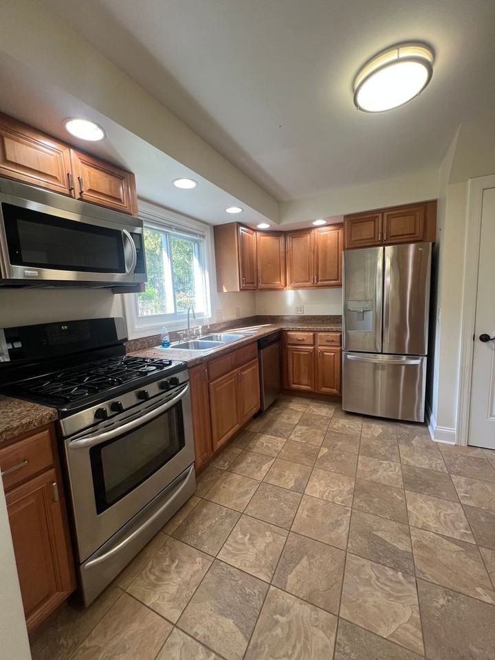 155 Lattimore Rd - Photo 6 of 22