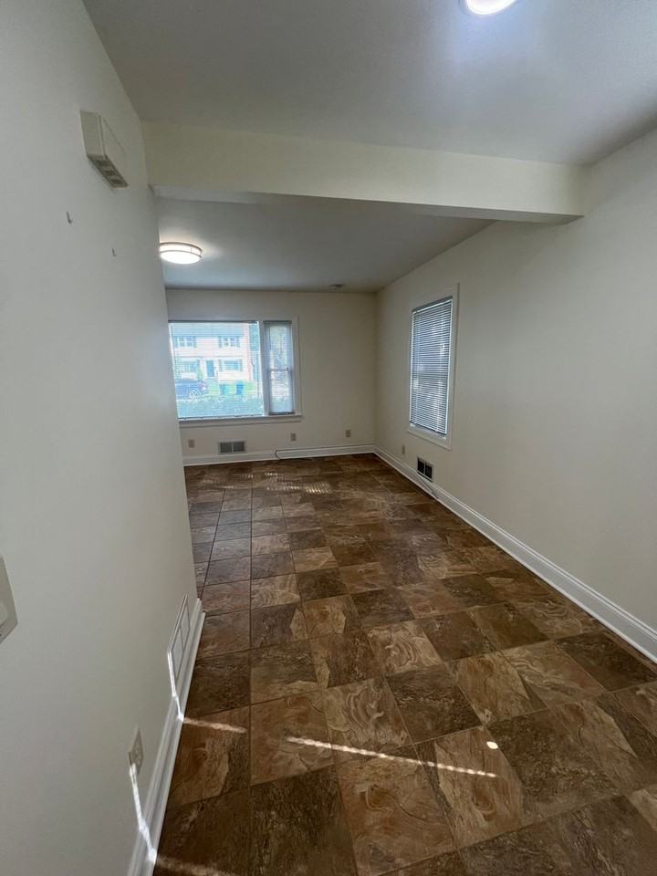 155 Lattimore Rd - Photo 7 of 22