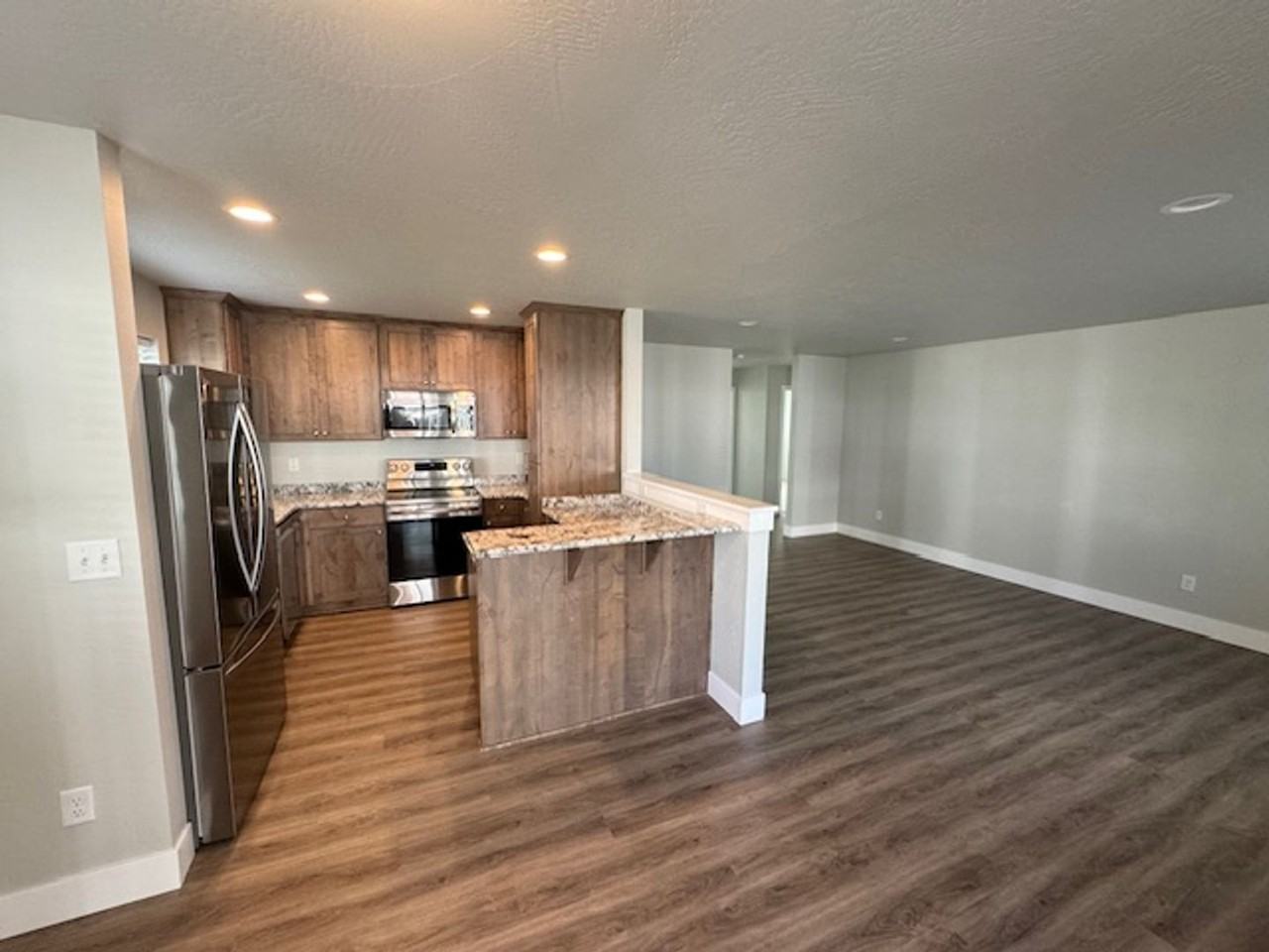 NEWER CONSTRUCTION IN TALENT; TRENTON SQUARE - Photo 6 of 39