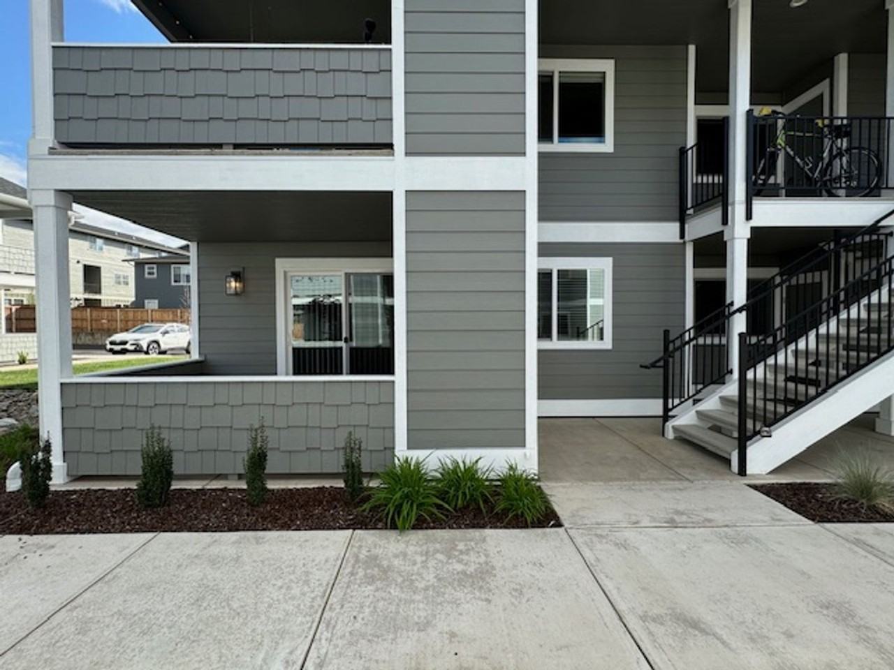 NEWER CONSTRUCTION IN TALENT; TRENTON SQUARE - Photo 7 of 39