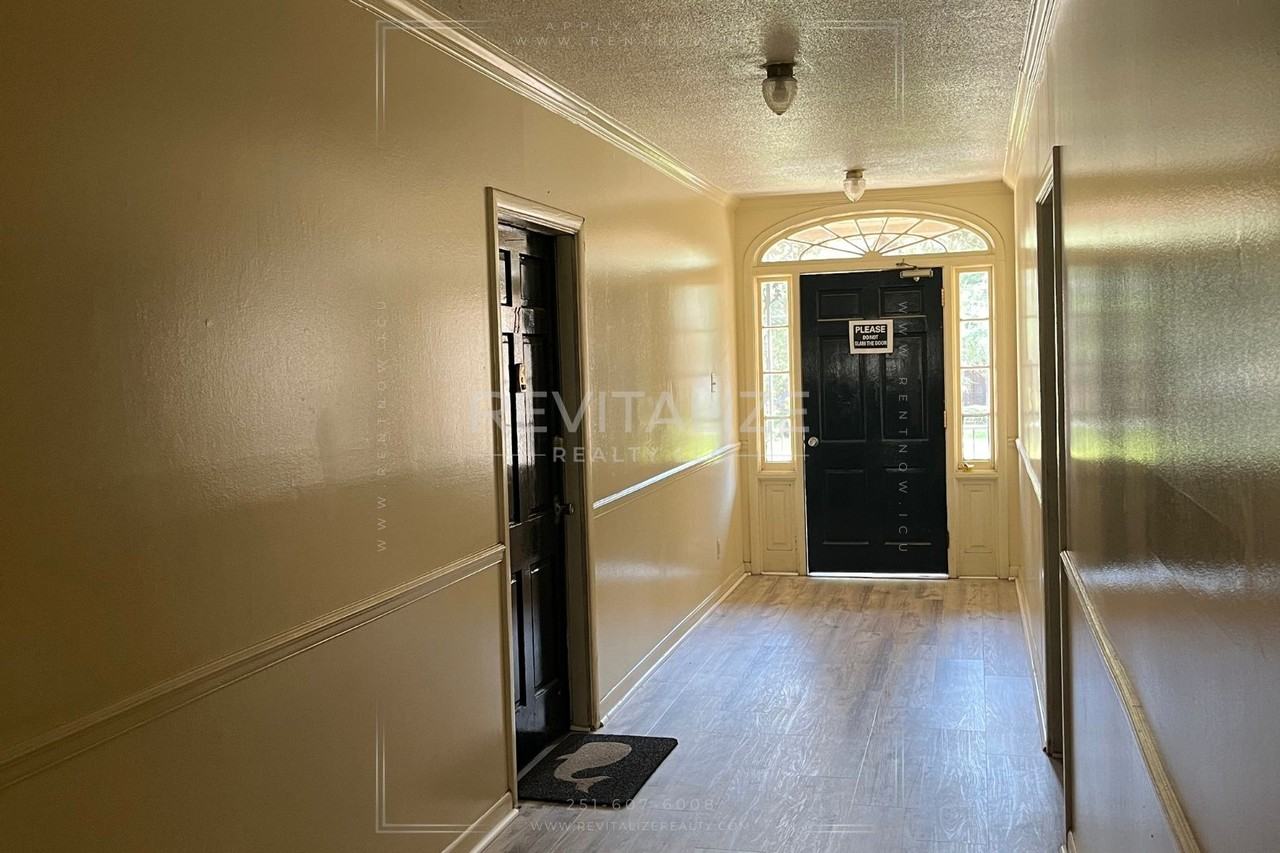 1504 Dauphin St - Photo 3 of 16