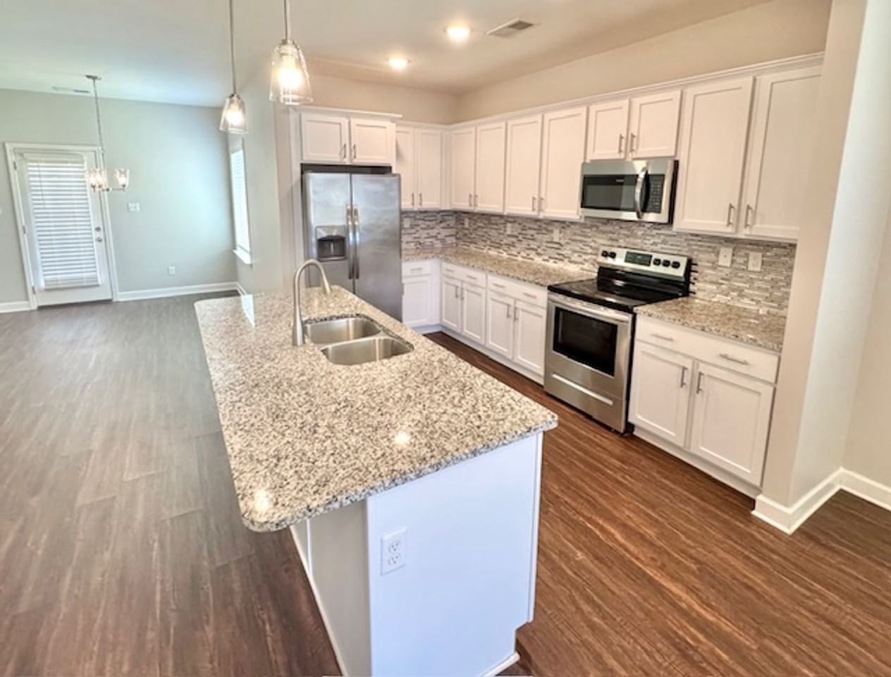 285 Azalea Dr - Photo 3 of 11