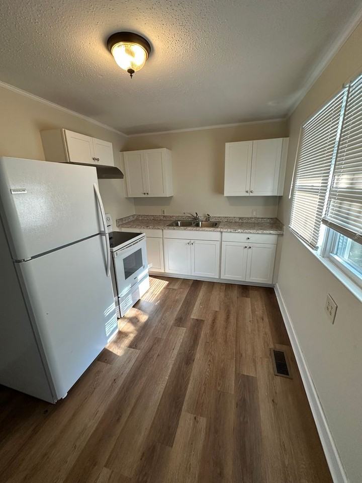 2329 Monroe St - Photo 6 of 17