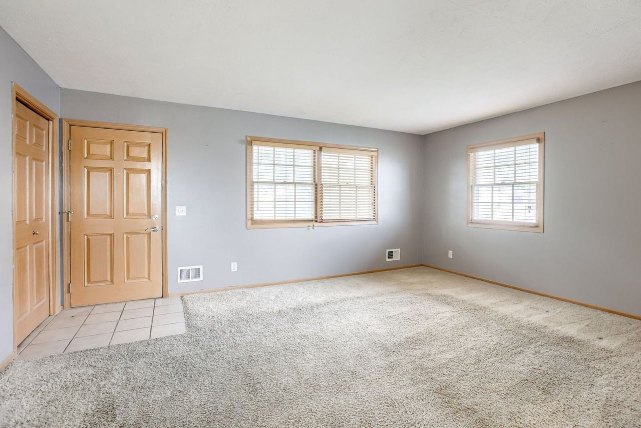 9520 Spencer St - Photo 3 of 26