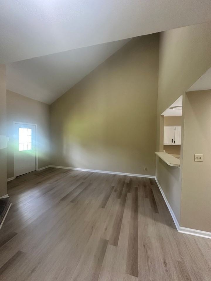2738 Tyndall Dr - Photo 4 of 24