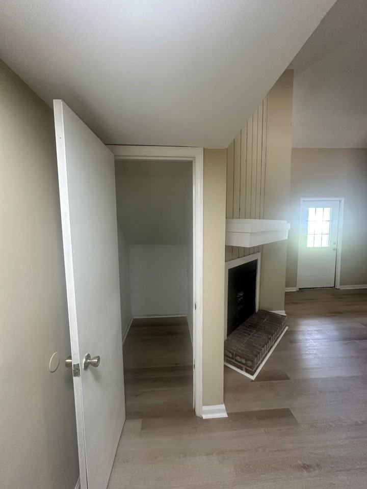 2738 Tyndall Dr - Photo 5 of 24