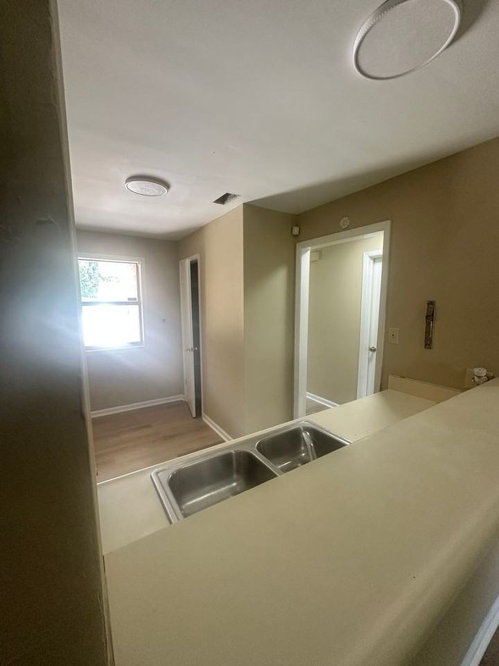 2738 Tyndall Dr - Photo 6 of 24