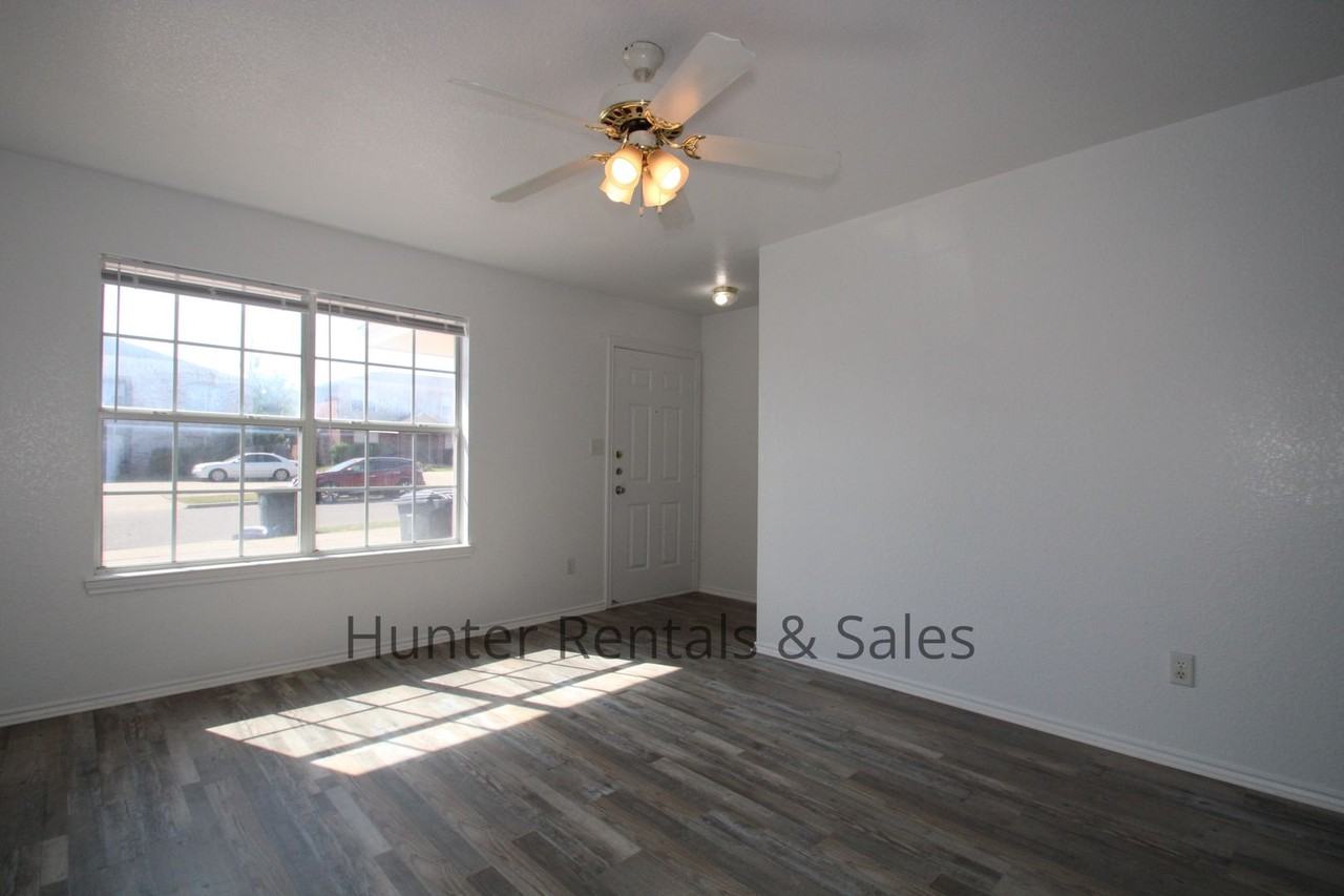 2809 Leroy Cir Apt B - Photo 5 of 17