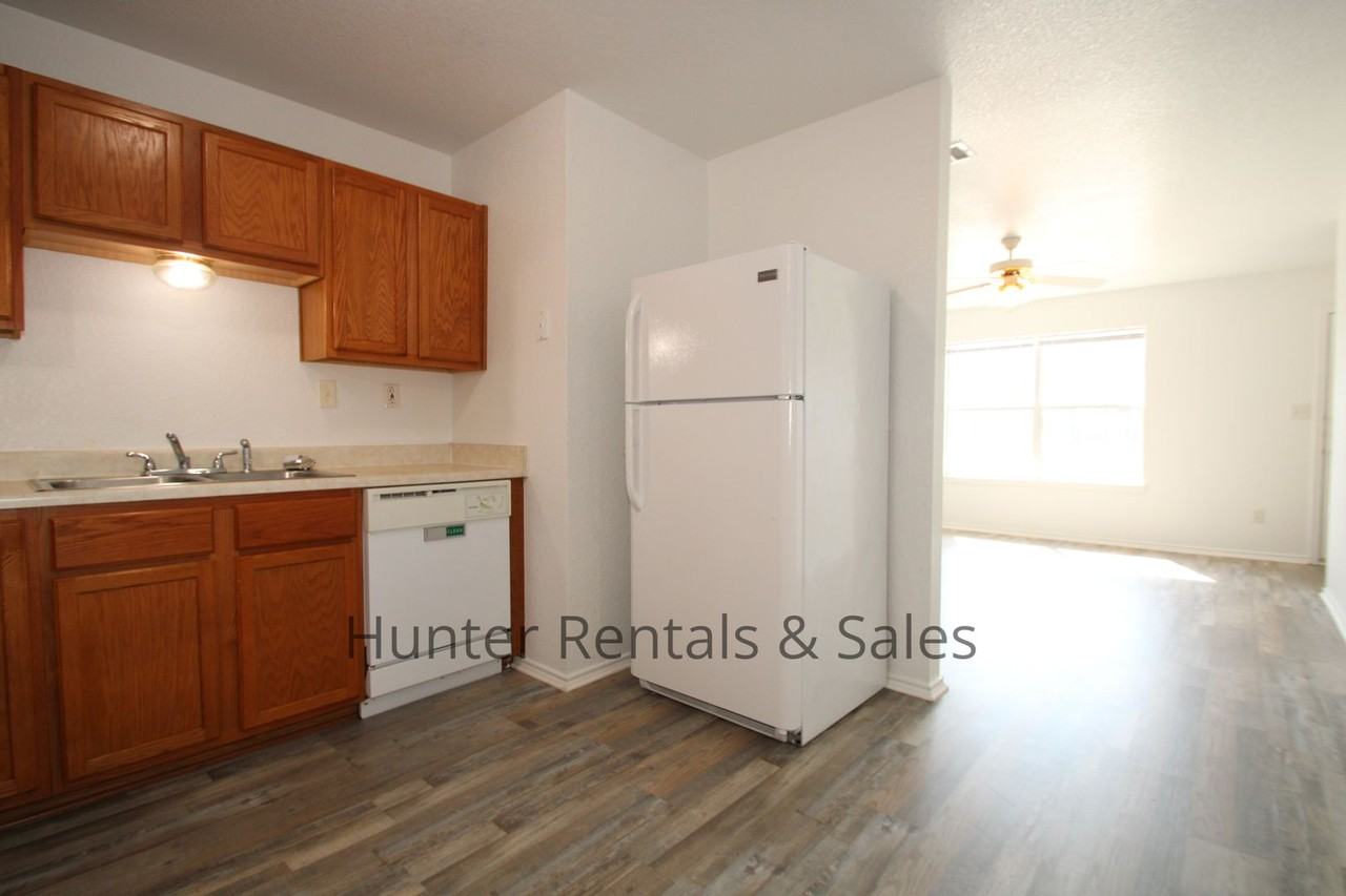2809 Leroy Cir Apt B - Photo 6 of 17