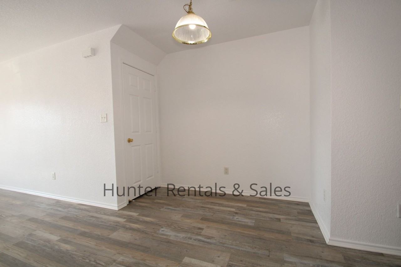 2809 Leroy Cir Apt B - Photo 7 of 17