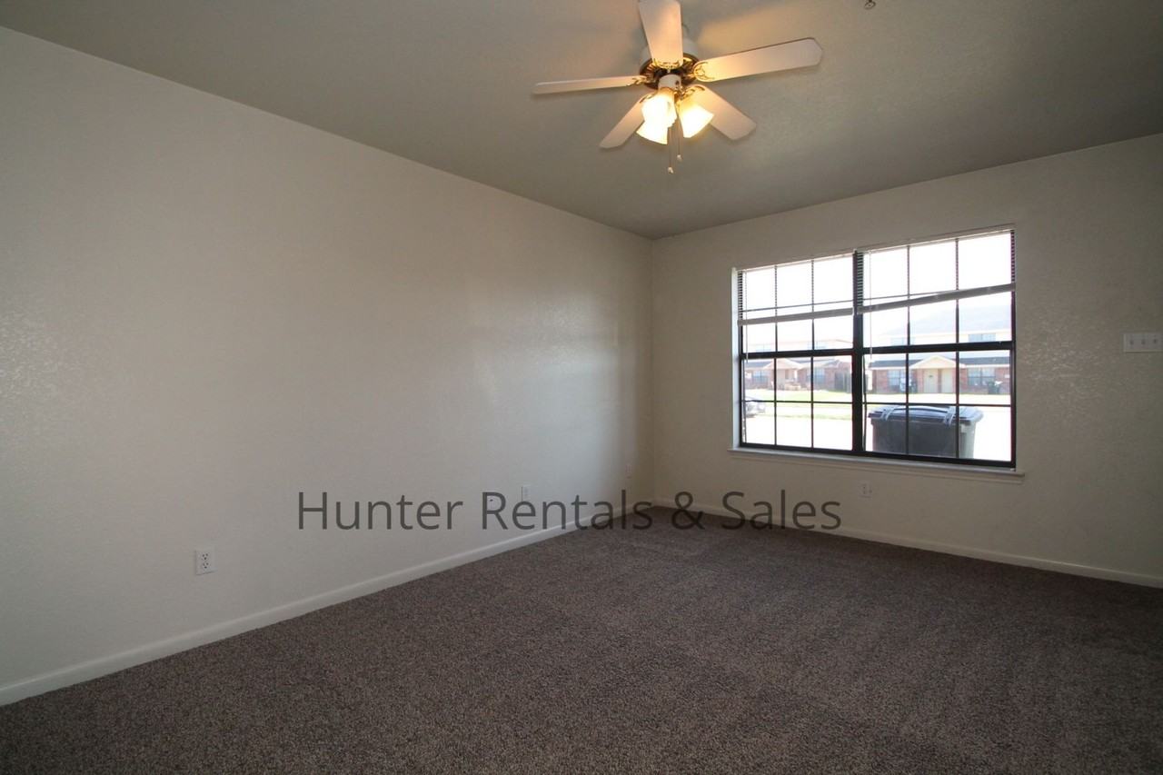 1102 Lansberry Ct Apt B - Photo 2 of 18