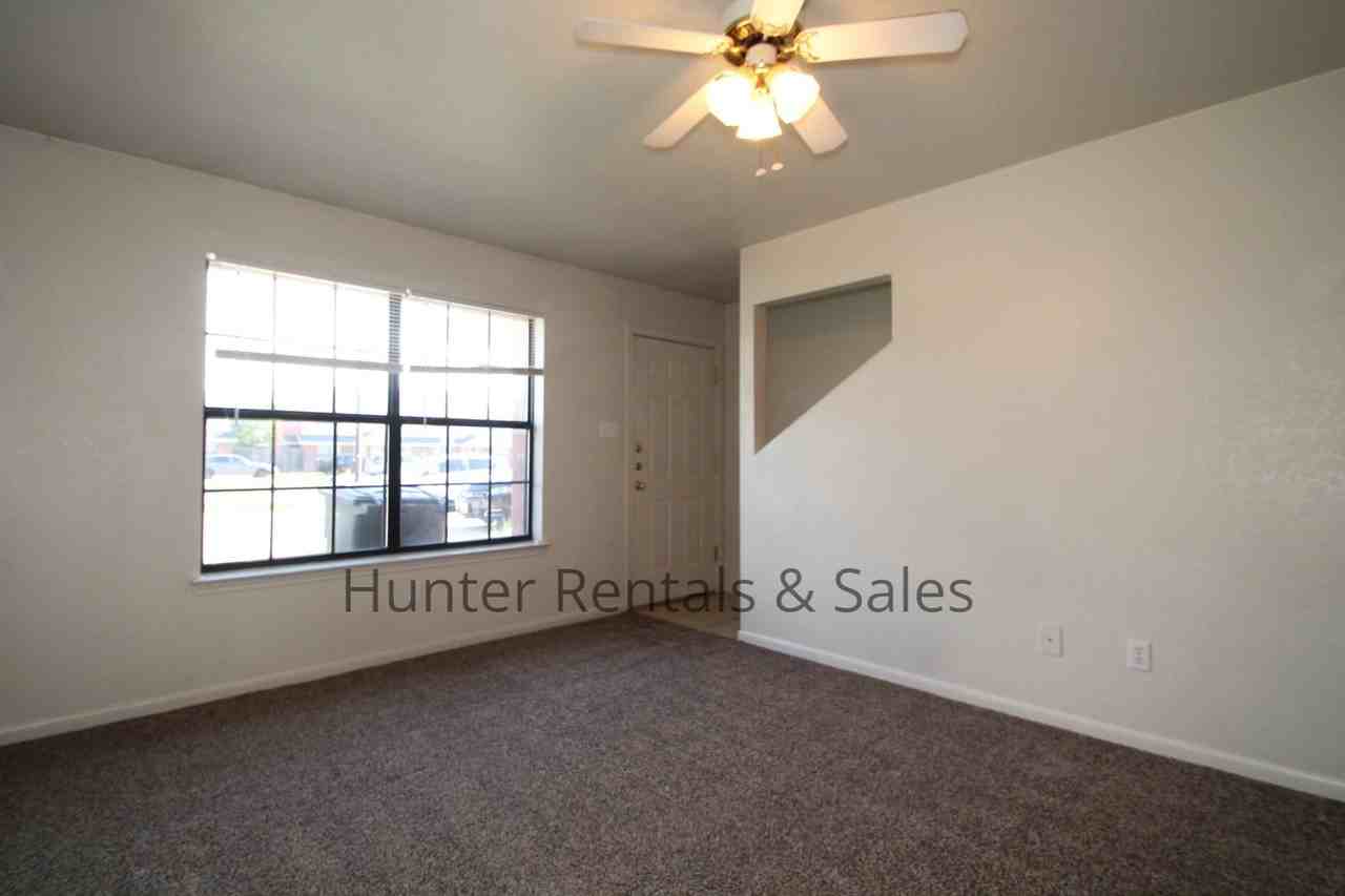 1102 Lansberry Ct Apt B - Photo 4 of 18