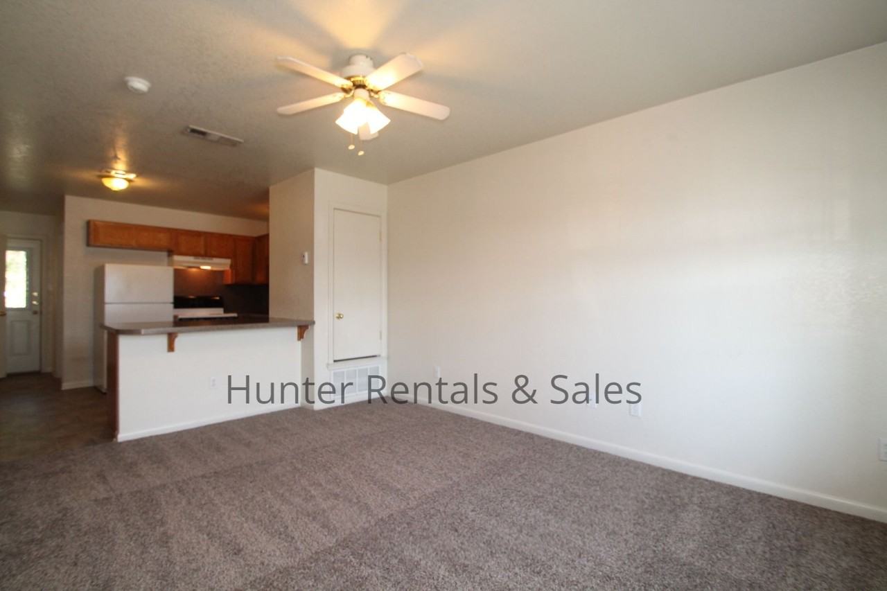 1102 Lansberry Ct Apt B - Photo 5 of 18