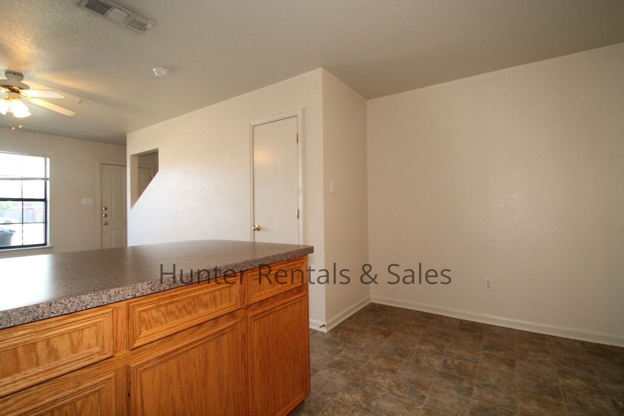 1102 Lansberry Ct Apt B - Photo 7 of 18