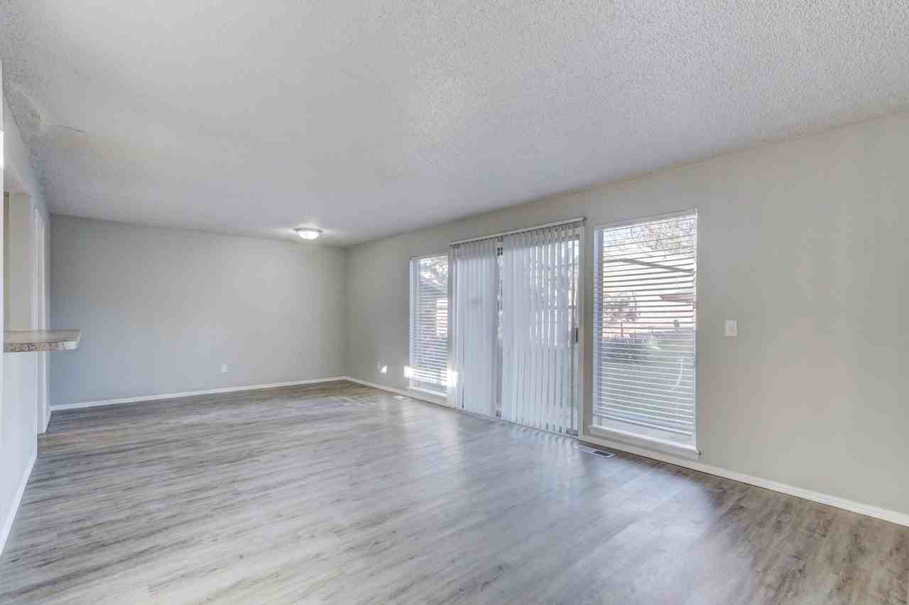 3 bed 1.5 bath duplex in Midwest City - Photo 4 of 14