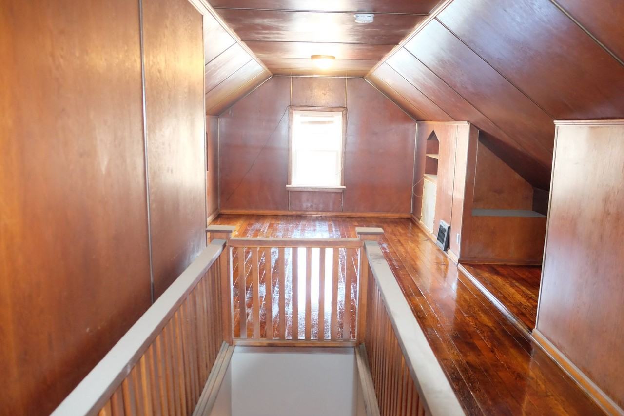210 Rutledge St - Photo 6 of 10