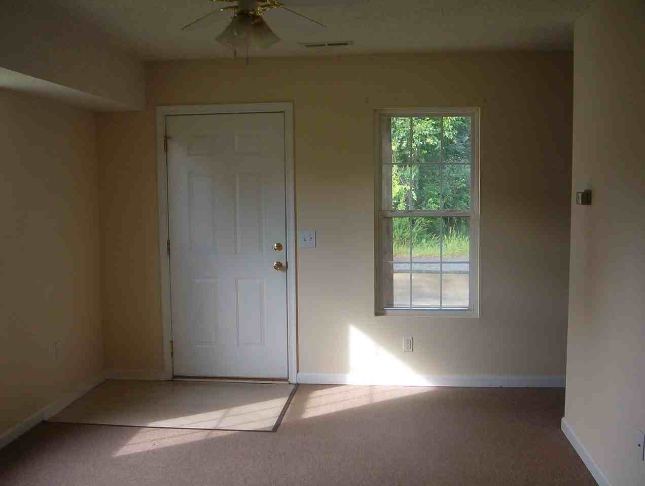 407 Dunstan Ln - Photo 5 of 14