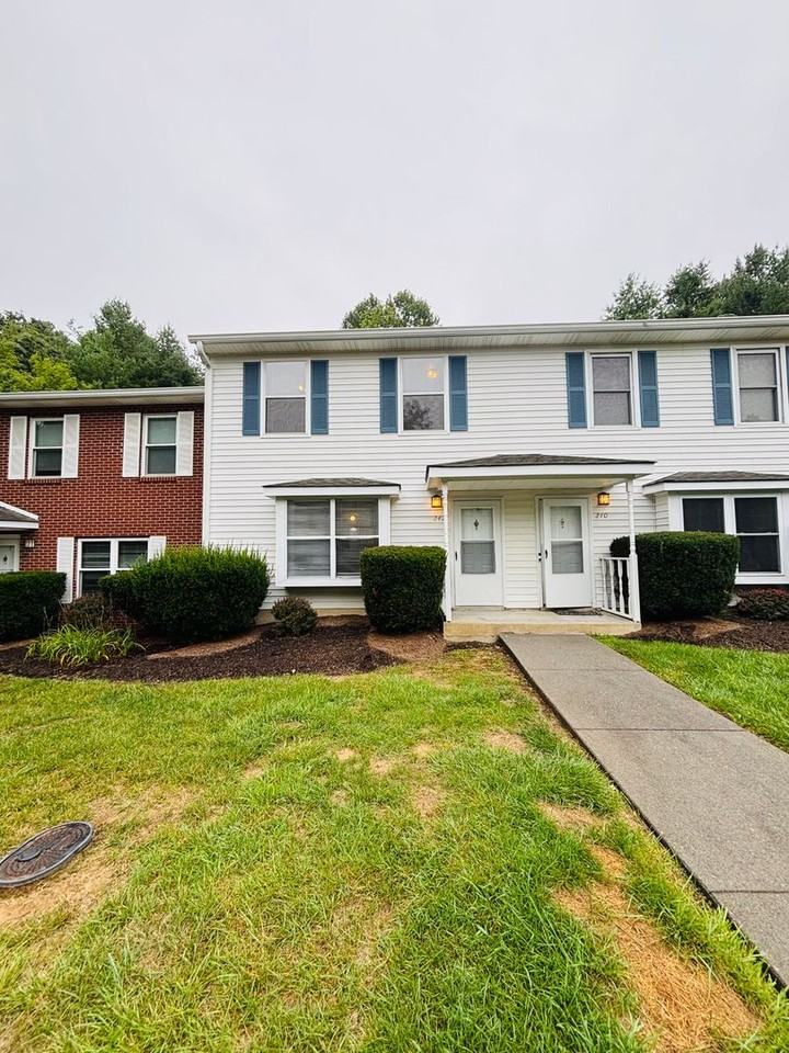 242 Janie Ln
