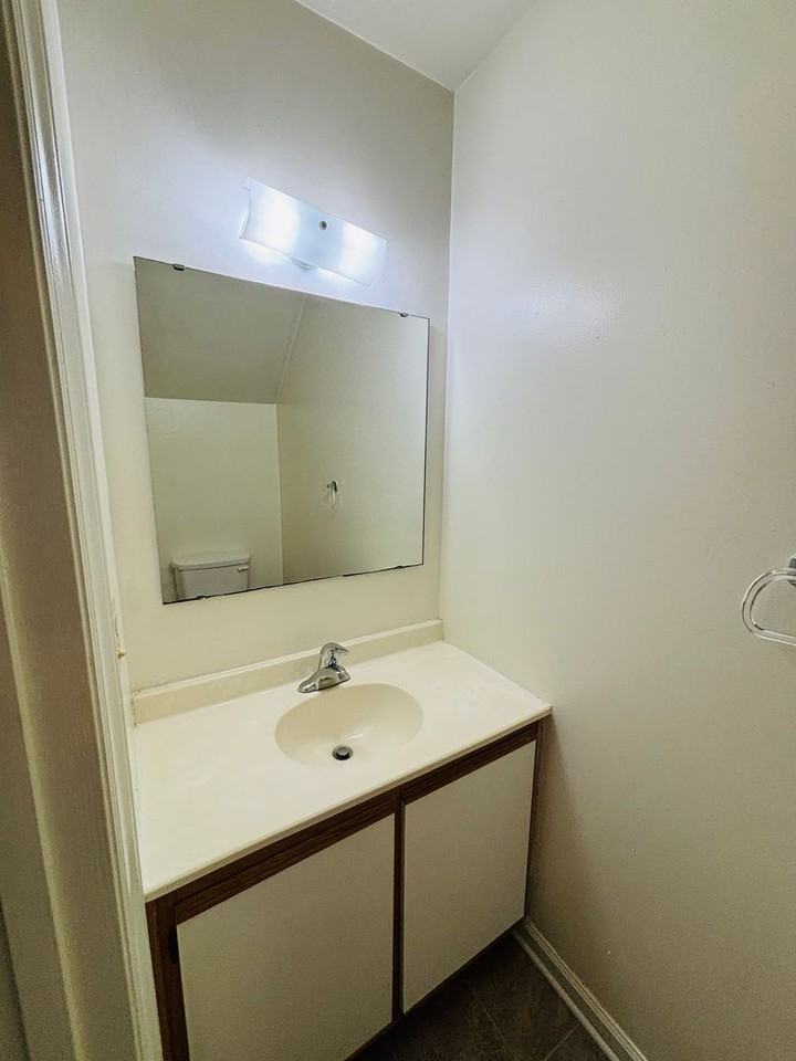 242 Janie Ln - Photo 5 of 20