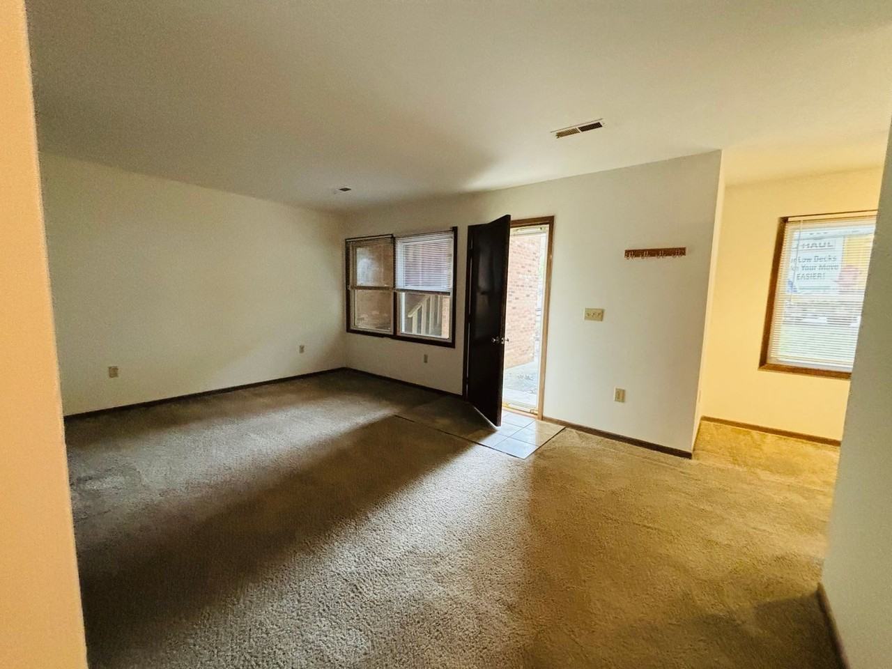 1744 Donlee Dr - Photo 2 of 14