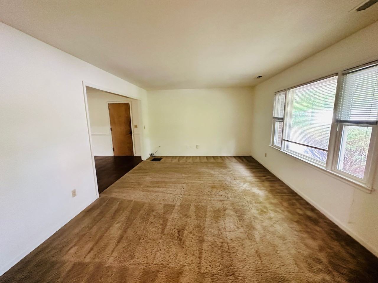 604 Kelsey Ln - Photo 4 of 31