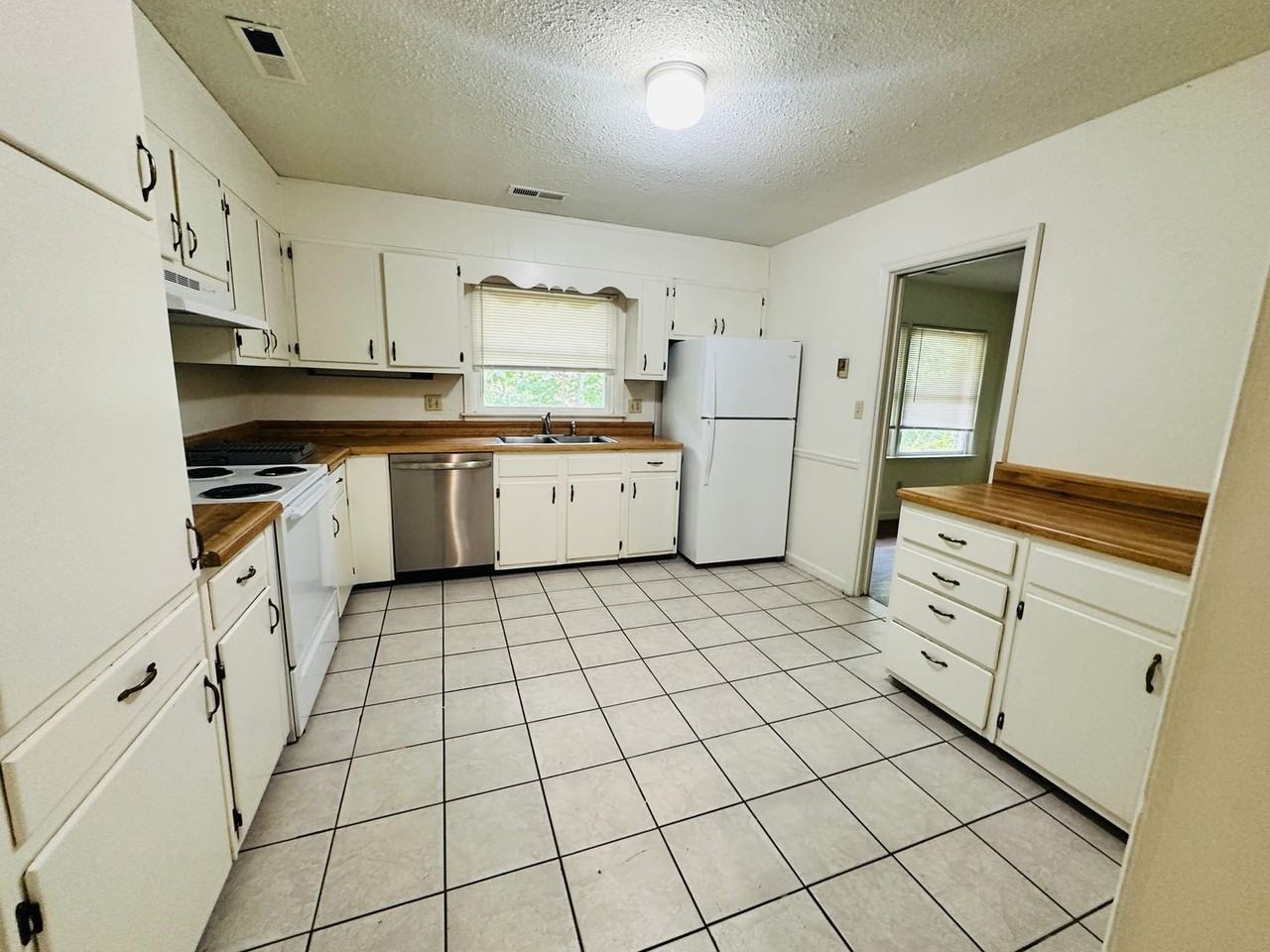 604 Kelsey Ln - Photo 6 of 31