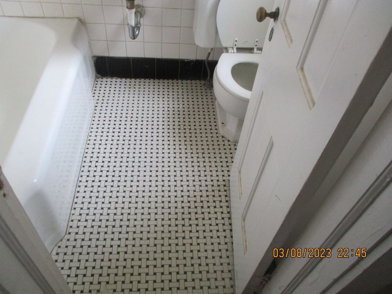 1015 North Mckinley Street #5 - Photo 3 of 4