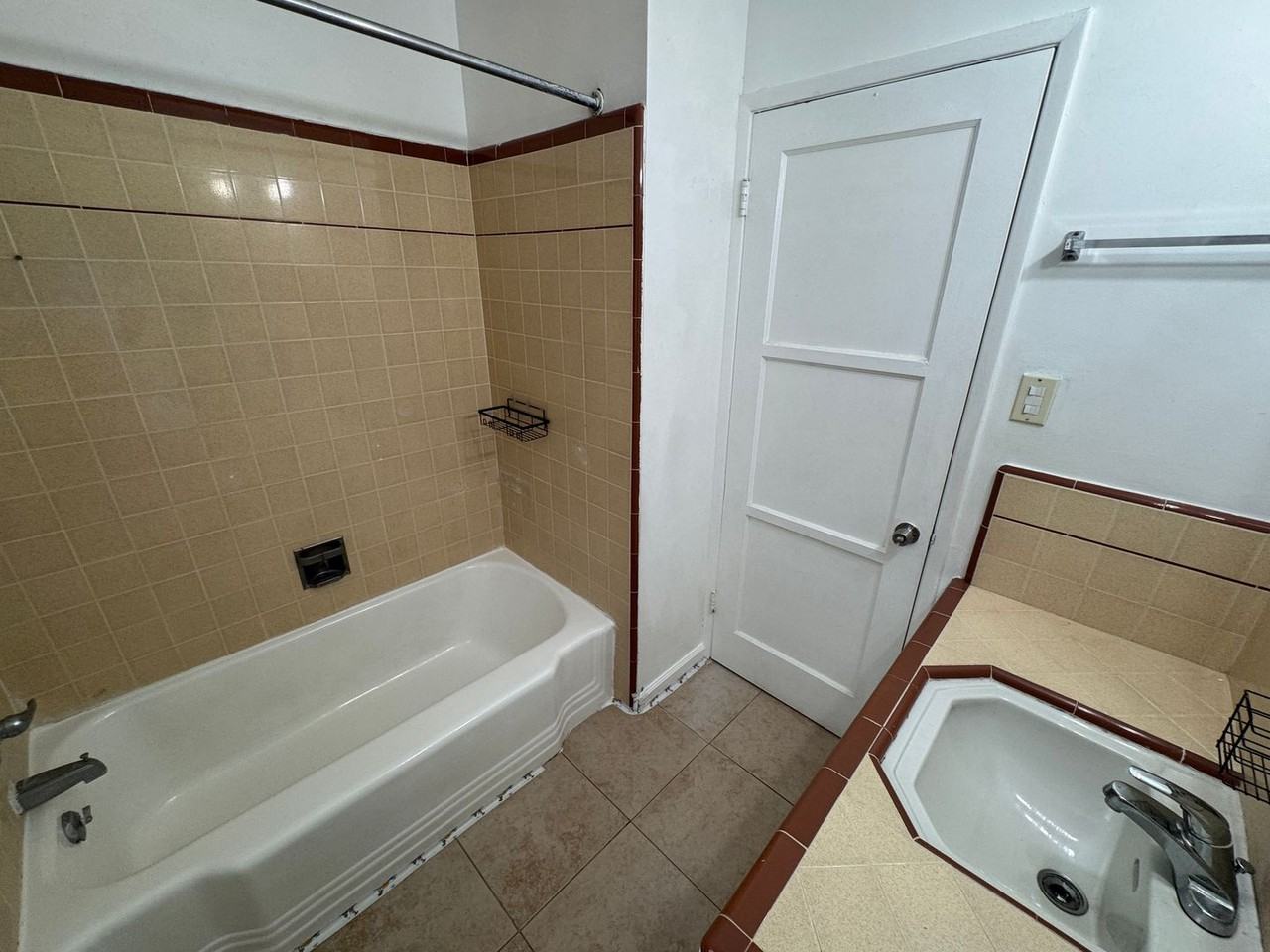 1316 S San Gabriel Blvd - Photo 3 of 6