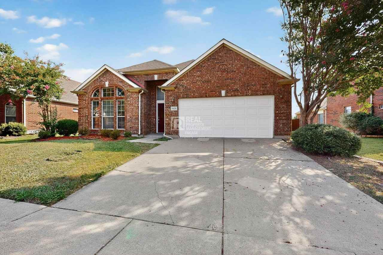 7028 Alcala - Photo 2 of 39