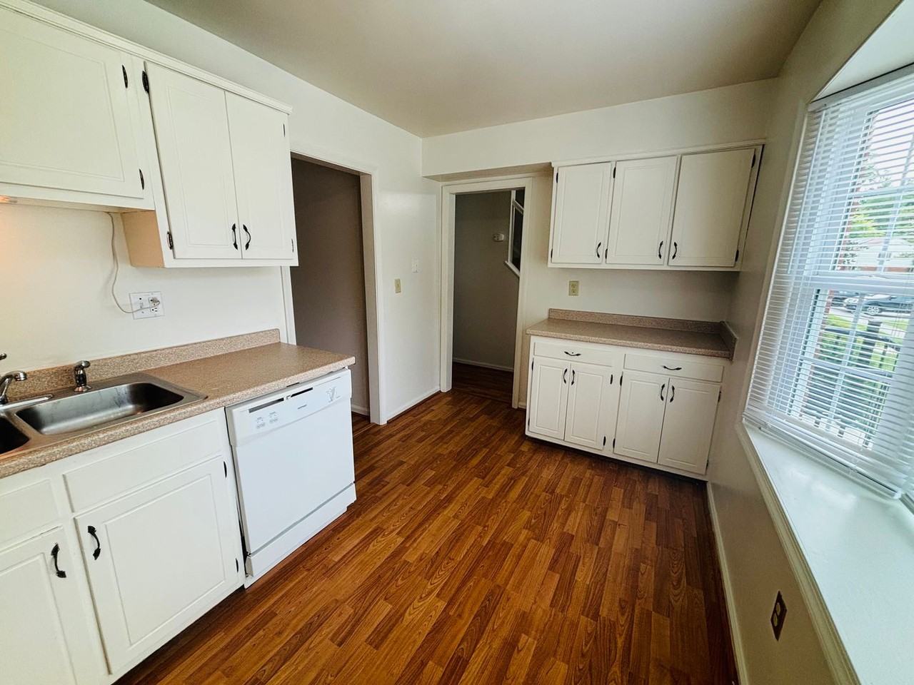 2709 Newton Ct - Photo 4 of 23