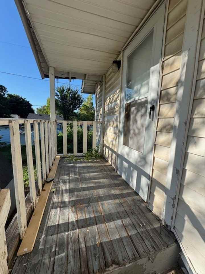 124 Southeast 38th Street #C - Photo 2 of 9