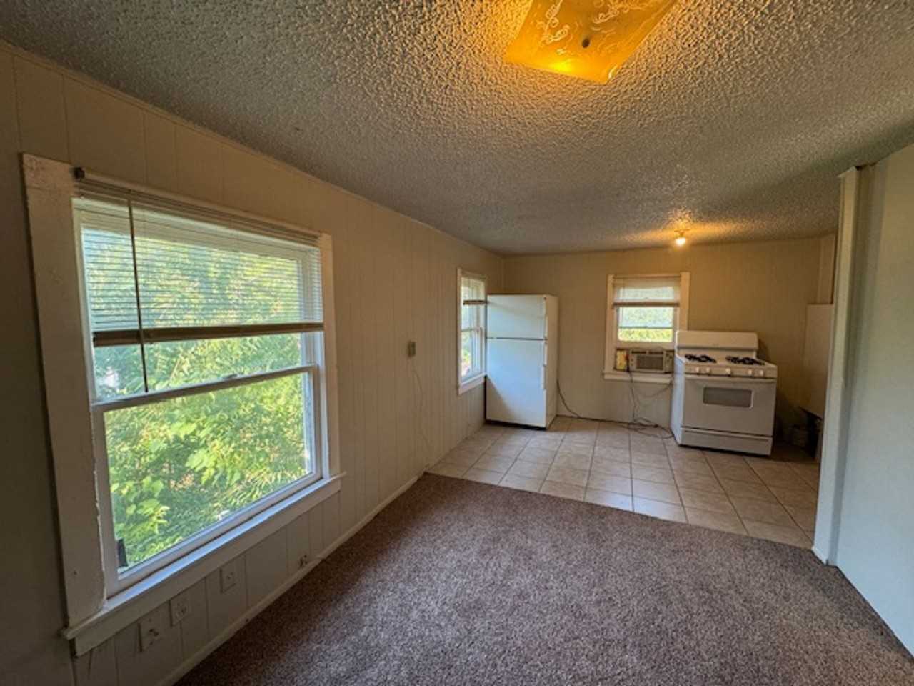 124 Southeast 38th Street #C - Photo 3 of 9