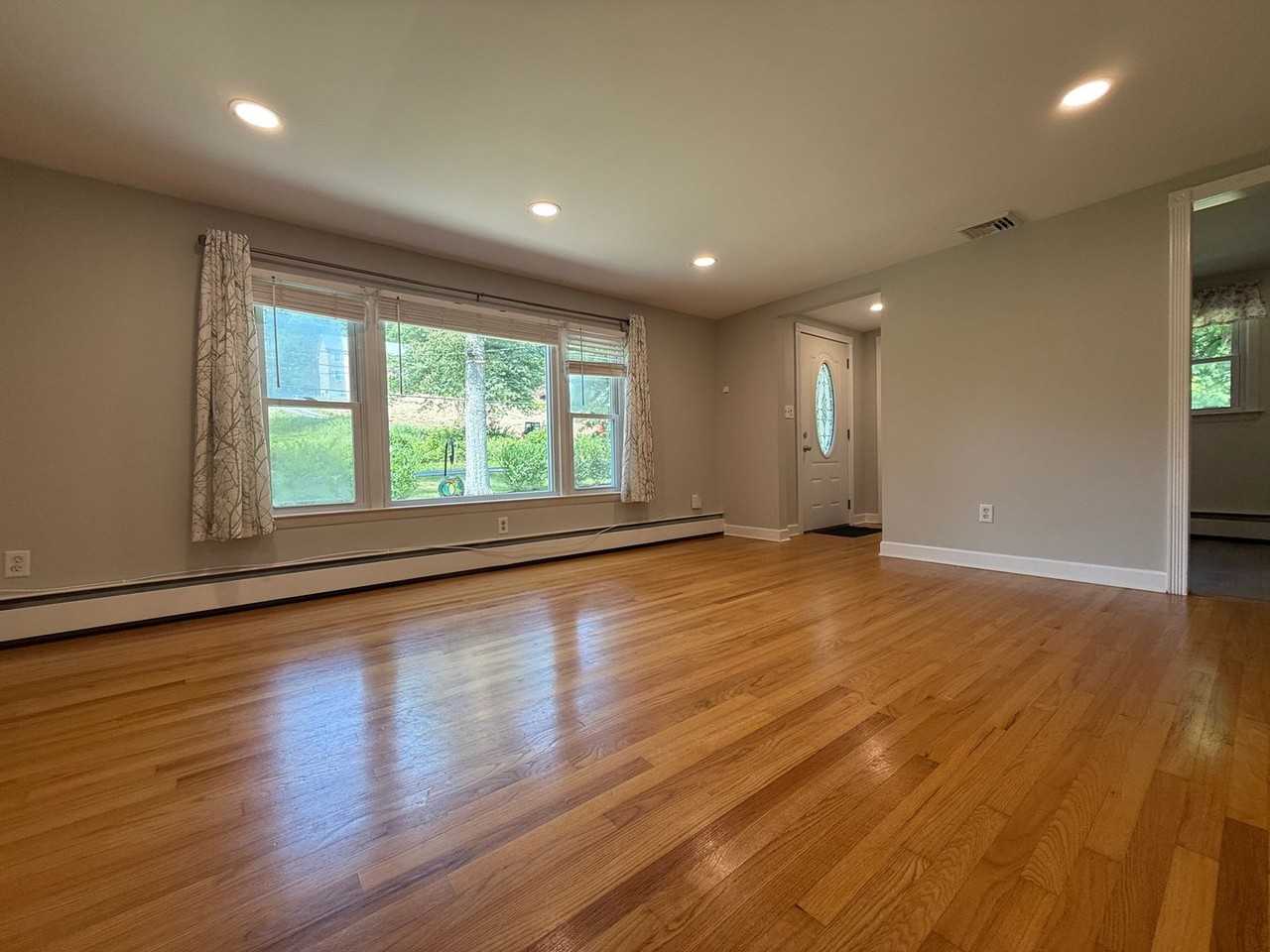 520 Toleman Rd - Photo 4 of 24