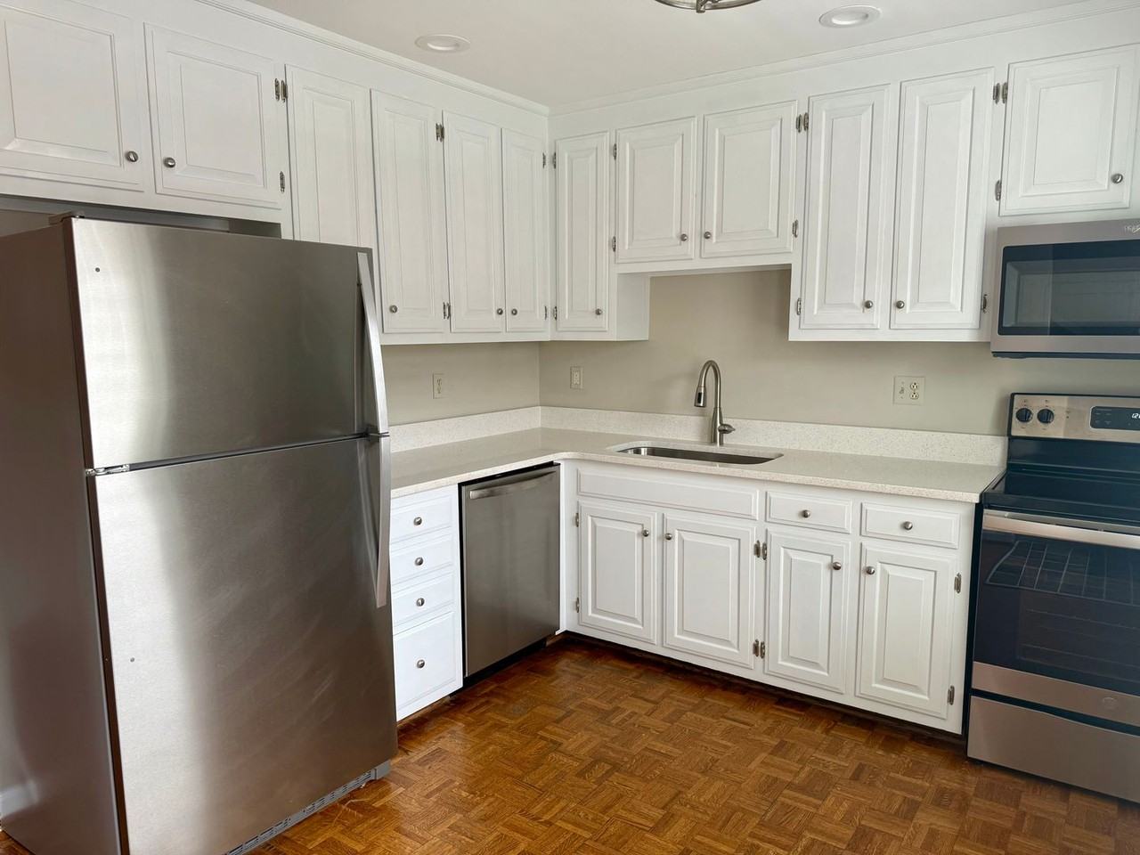 222 Fairmont Ct - Photo 3 of 15