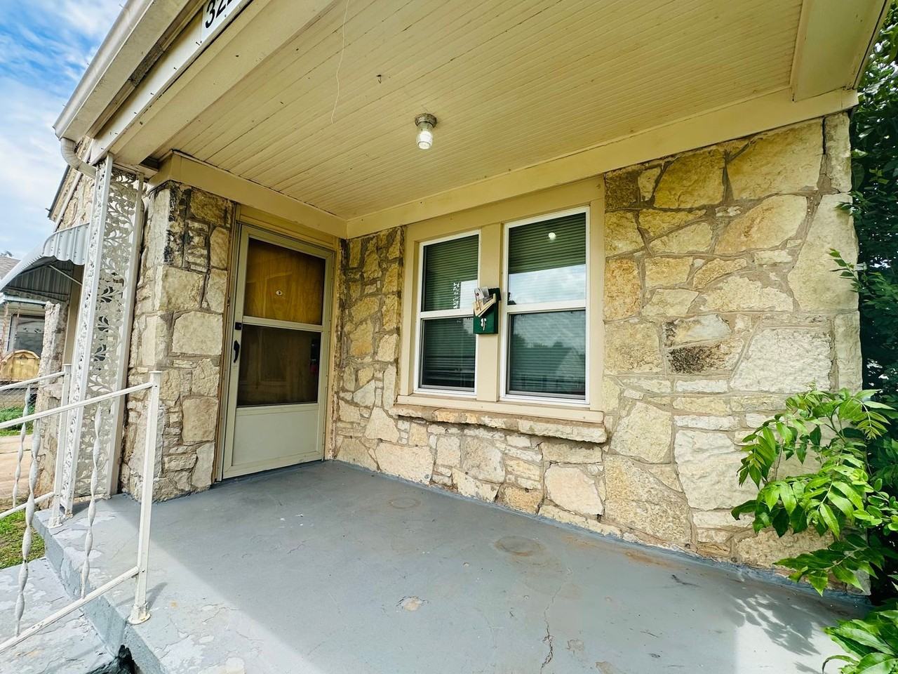 3228 S Clegern St - Photo 4 of 21