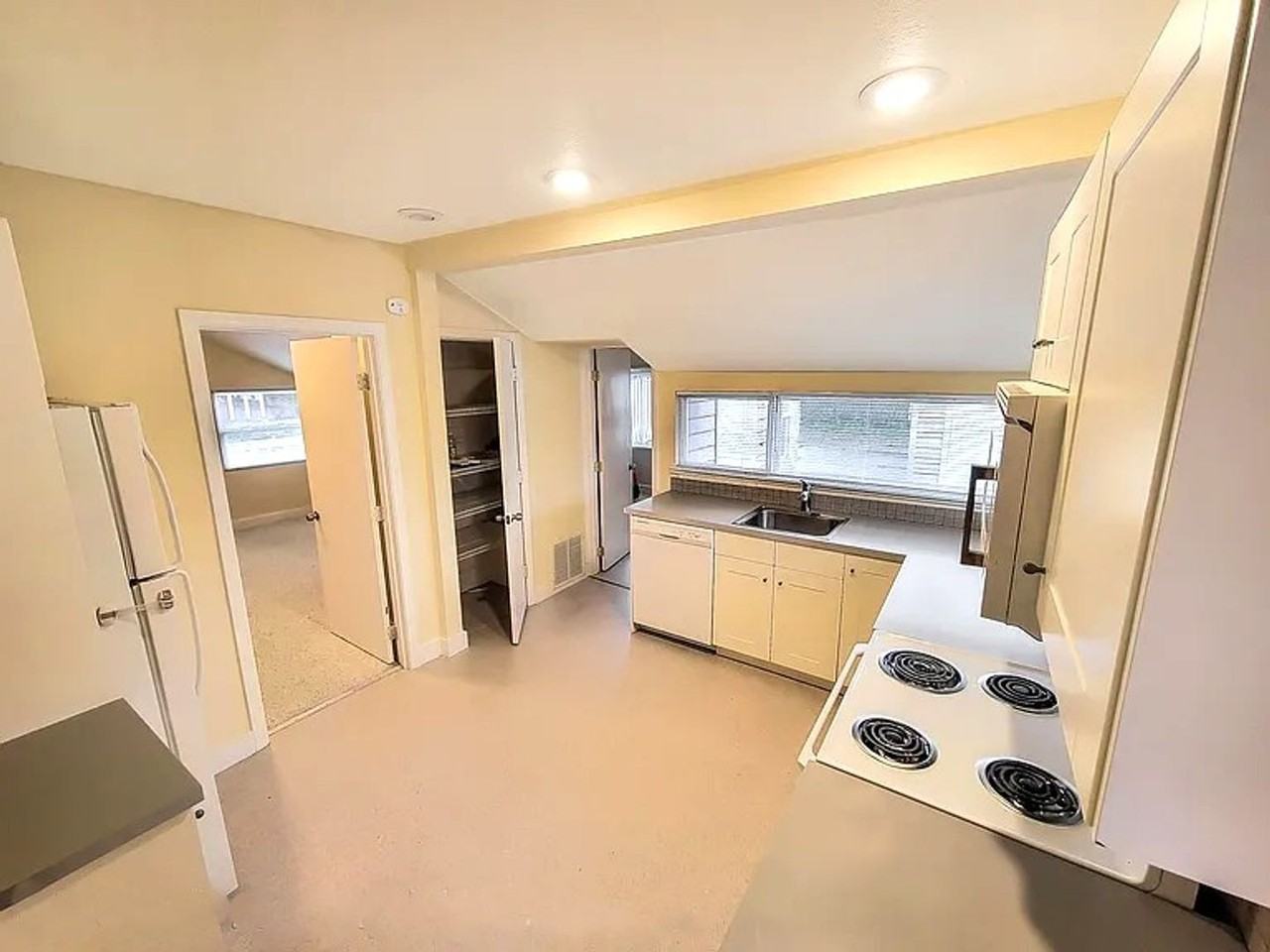 804 E Main St - Photo 4 of 14